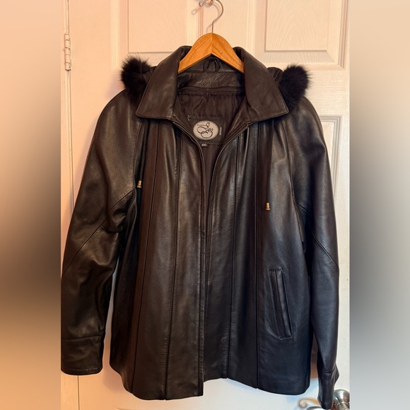 Creations Jez Montreal Jackets & Blazers - Women's Black Leather Hooded Jacket with Fur Trim - Genuine Leather